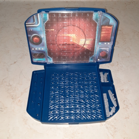 Vintage 1996 Battleship Game Replacement Pieces - Picture 1 of 11